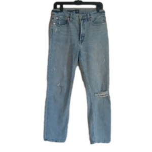 Gap size 10/30 lightwash distressed cigarette jeans. Supercute for School!